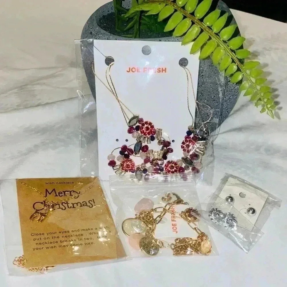 Bundle of Joe Fresh random summer jewelry all brand new